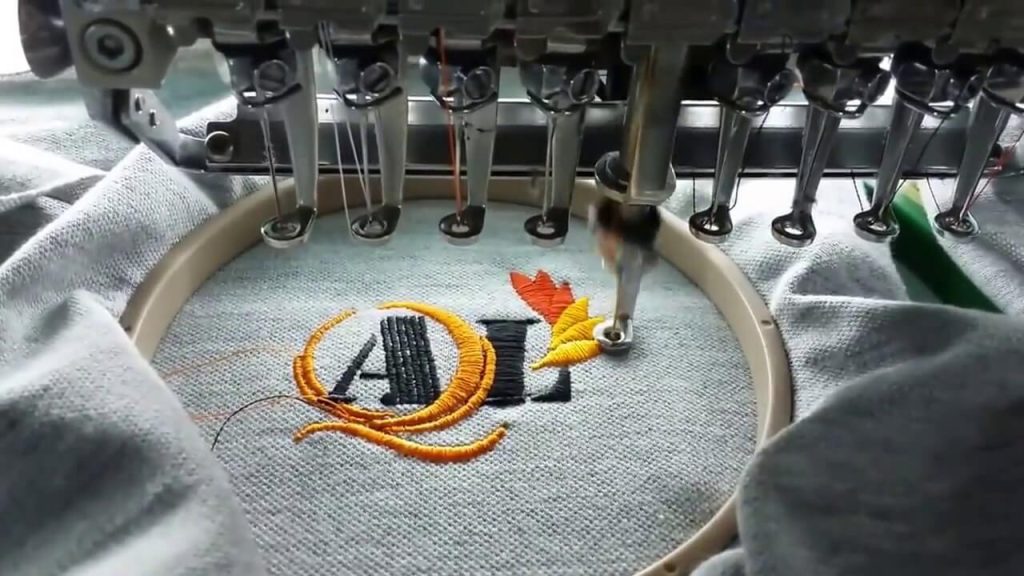 thêu logo theo yêu cầu số lượng ít